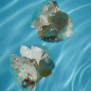 Детские надувные нарукавники прозрачные Konges Slojd "Transparent", радужные сердца на кремовом